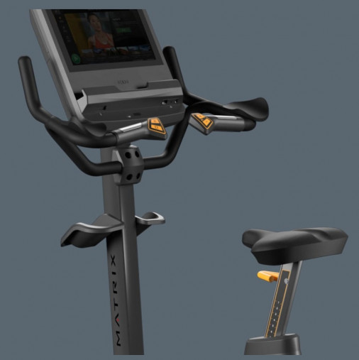 Вертикальный велотренажер Matrix Endurance. Консоль Touch Base Вертикальный велотренажер Matrix Endurance. Консоль Touch Base