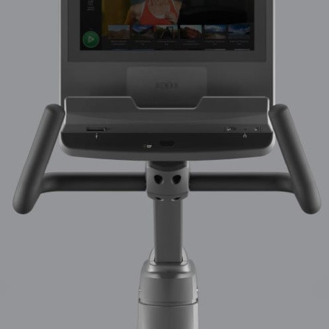 Горизонтальный велотренажер Matrix Endurance. Консоль Touch Base Горизонтальный велотренажер Matrix Endurance. Консоль Touch Base