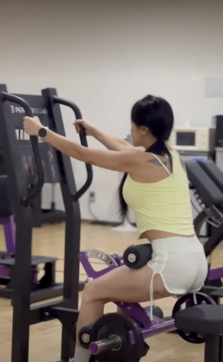 Тяга бедра стоя серии Peach Builder PB402 тренажер на свободных весах Тяга бедра стоя серии Peach Builder PB402 тренажер на свободных весах