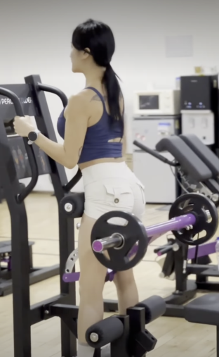 Тяга бедра стоя серии Peach Builder PB402 тренажер на свободных весах Тяга бедра стоя серии Peach Builder PB402 тренажер на свободных весах